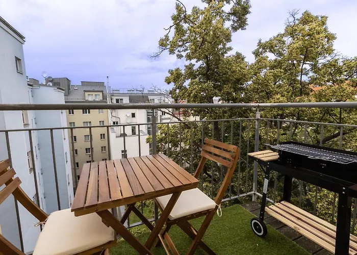 Sunshine deluxe apartment with porch near Schönbrunn palace&Westbahnhof